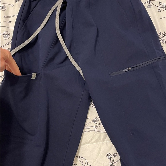 Fabletics Navy Blue women’s Scrubs Small/XSmall - Picture 6 of 10